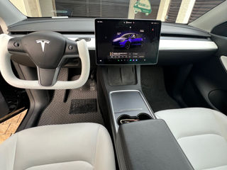 Tesla Model Y foto 8