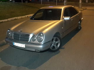 Mercedes E Class foto 1