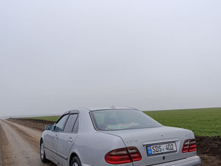 Mercedes E-Class foto 8