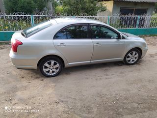 Toyota Avensis foto 2