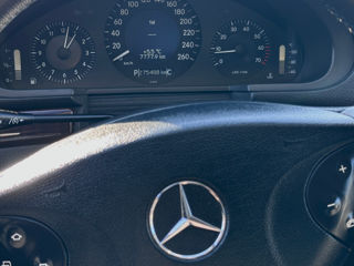 Mercedes E-Class foto 6