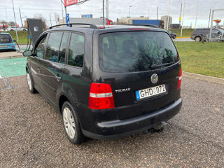 Volkswagen Touran foto 2