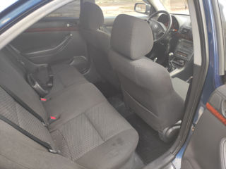 Toyota Avensis foto 8