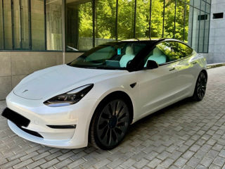 Tesla Model 3 foto 2