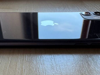 Vând iPhone 11 black 64 GB foto 2