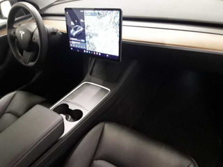 Tesla Model Y foto 4