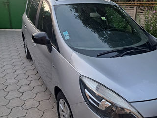 Renault Grand Scenic foto 2