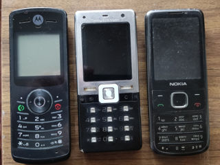 Vind trei telefoane lucratoare si foarte bune cu incarcatoare
