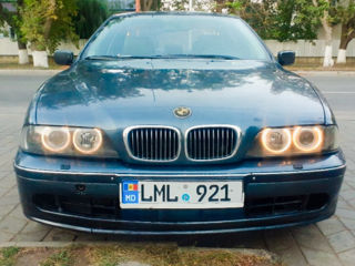 BMW 5 Series foto 1