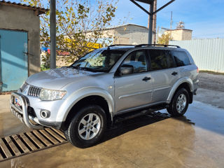 Mitsubishi Pajero Sport foto 2