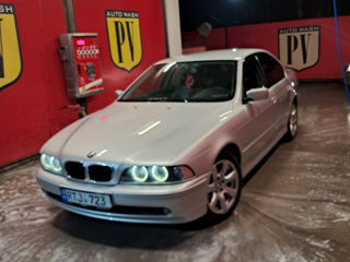 BMW 5 Series foto 2