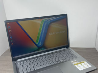 ASUS VivoBook 17 X1704VA