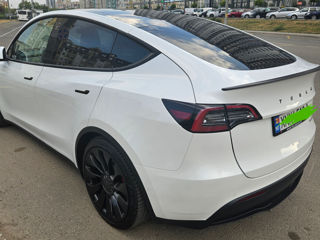 Tesla Model Y foto 3