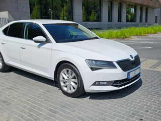 Skoda Superb foto 1