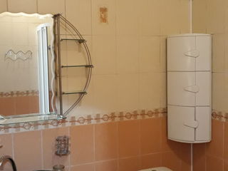 Chirie! Apartament în 2 nivele, Botanica, str. Pictor Mihai Grecu, 5 odăi, 220 m2, euroreparație! foto 9