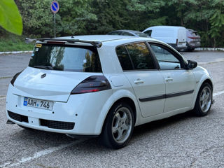 Renault Megane foto 2