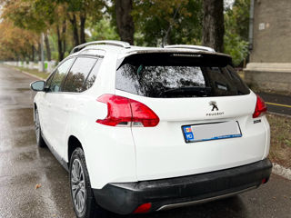 Peugeot 2008 foto 2