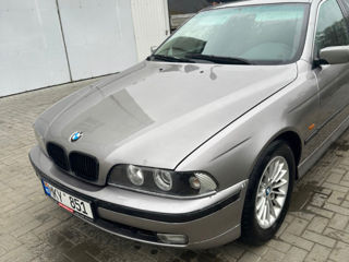 BMW 5 Series foto 1