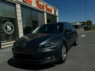 Skoda Superb foto 1