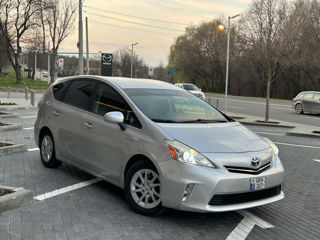 Toyota Prius v