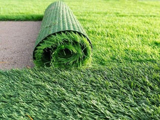 Gazon sintetic/ iarbă artificială/ искусственная трава.