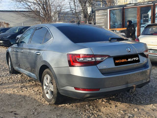 Skoda Superb foto 3