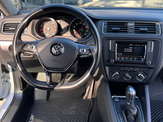 Volkswagen Jetta foto 7