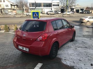 Nissan Tiida foto 4