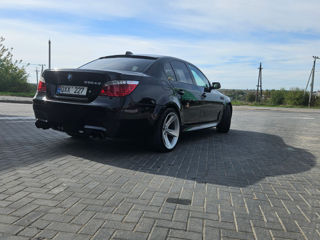 BMW 5 Series foto 2