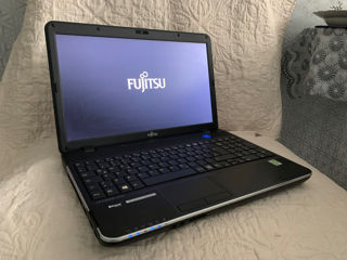 Fujitsu Amilio 15, intel Core i5 2520 4x 3300mhz, 8GB ram, 500GB.
