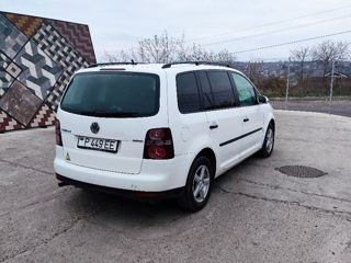 Volkswagen Touran foto 3