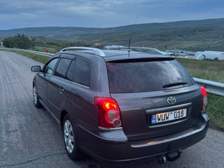 Toyota Avensis foto 2