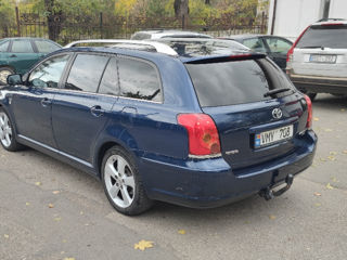 Toyota Avensis foto 4