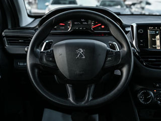 Peugeot 208 foto 10