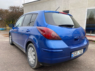 Nissan Versa foto 3