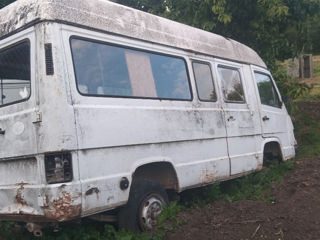 Mercedes D100 фото 4
