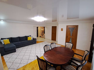 Apartament cu 4 camere, 138 m², Botanica, Chișinău foto 2