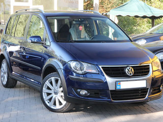 Volkswagen Touran foto 2