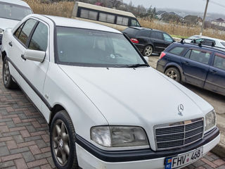 Mercedes C-Class foto 2