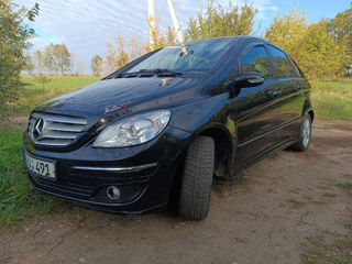 Mercedes B-Class foto 2