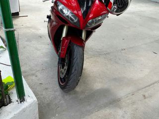 Yamaha R1 foto 4