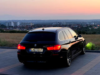 BMW 5 Series Touring foto 2