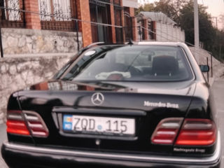 Mercedes E-Class foto 2