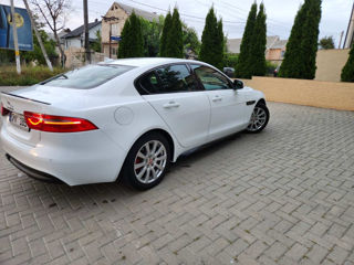 Jaguar XE foto 4