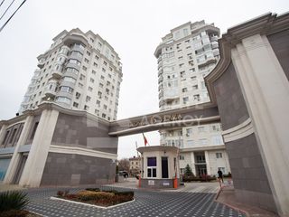 Penthouse cu priveliște panoramică în complexul Crown Plaza, str. București, Centru foto 1