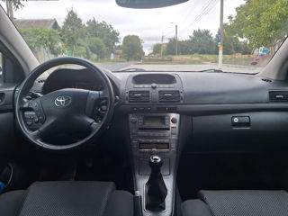 Toyota Avensis foto 8