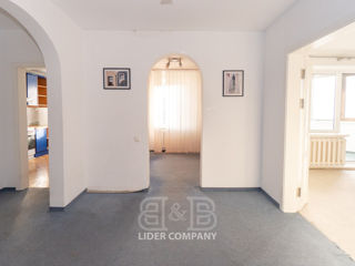 Apartament cu 4 camere, 138 m², Buiucani, Chișinău foto 5