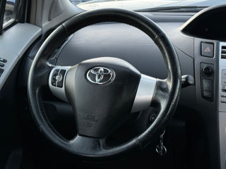 Toyota Yaris foto 8