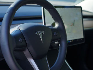 Tesla Model 3 foto 4