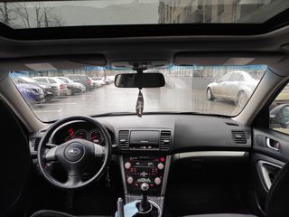 Subaru Legacy foto 4